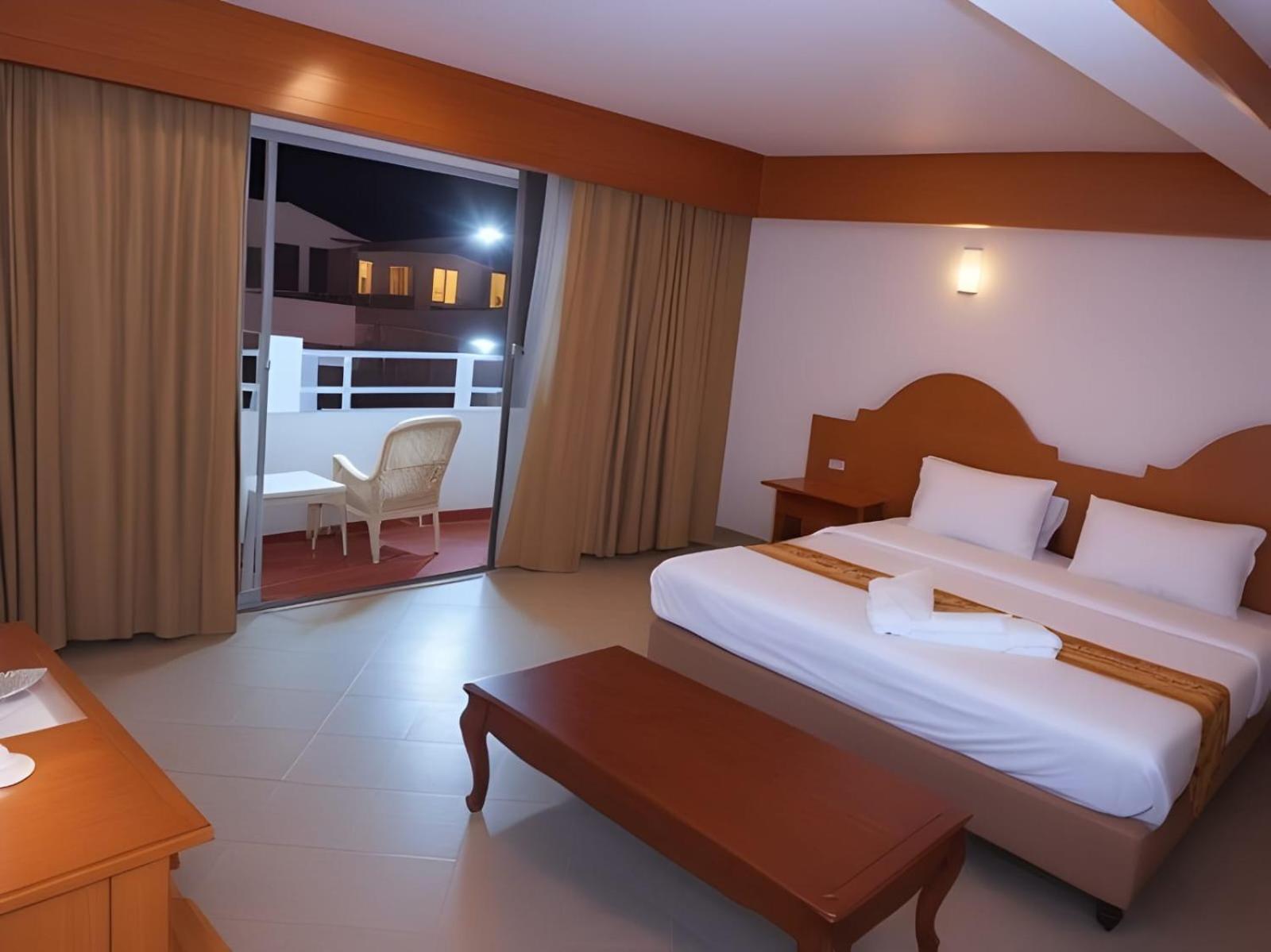 Hack Patong Beach Hotel Exterior photo